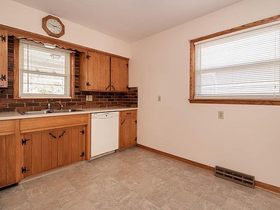 5th image of 328 E Cassell Ave