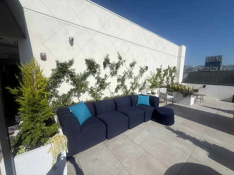 Fairfax Apartments — Photo 35