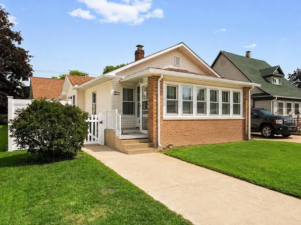 1518 E 3rd St, Mishawaka, IN 46544