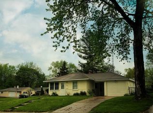 1801 Papoose Rd, Carpentersville, IL 60110