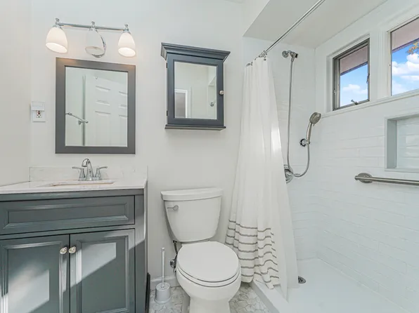 20 Signal Hill Road image 31 of 44