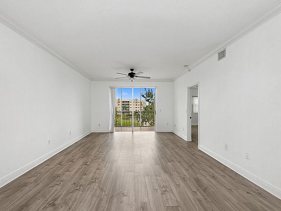 5th image of 10730 NW 66th St APT 304