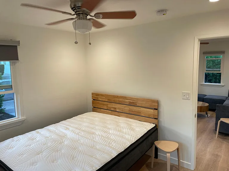 515 W Gutierrez St — Photo 9