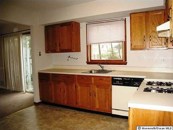 3rd image of 218 Pleasant Pl #B