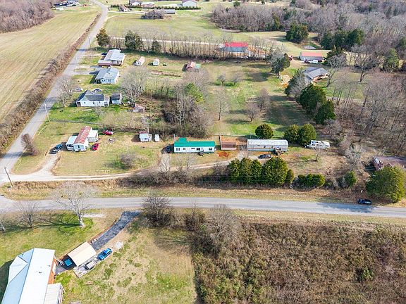 3rd image of 787 Pine Thickett Rd