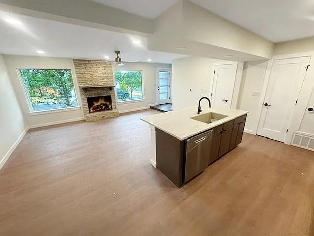 3 bed, 2.0 bath, 1264 sqft, $3,500 — Photo 3