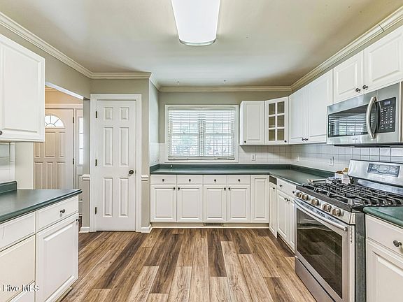4th image of 891 Corbett St