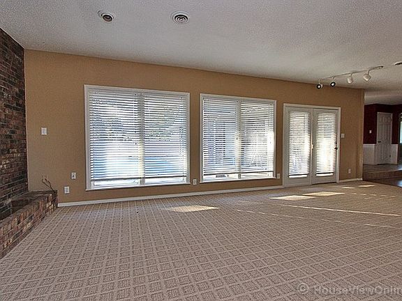 4th image of 3103 Laurel Ln