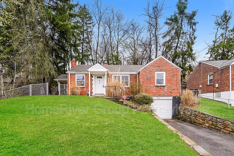 414 Pennwood Dr photo 1