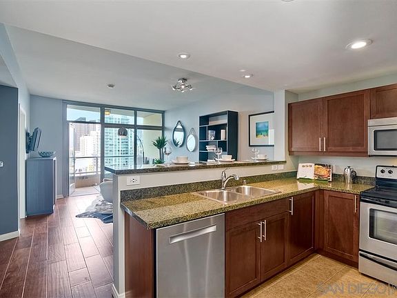 4th image of 253 10th Ave Unit 1303