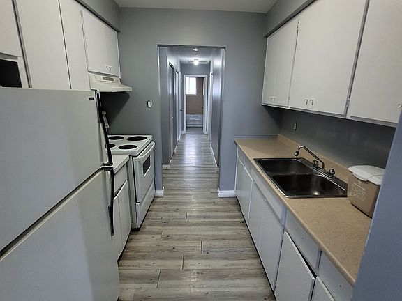 5th image of 595 Silverbirch Rd APT 4