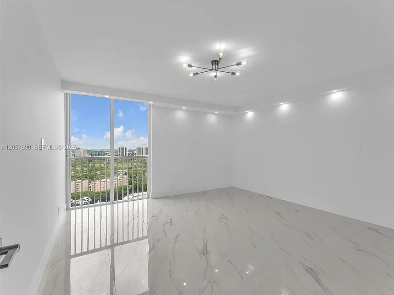 19707 Turnberry Way #21D — Photo 6