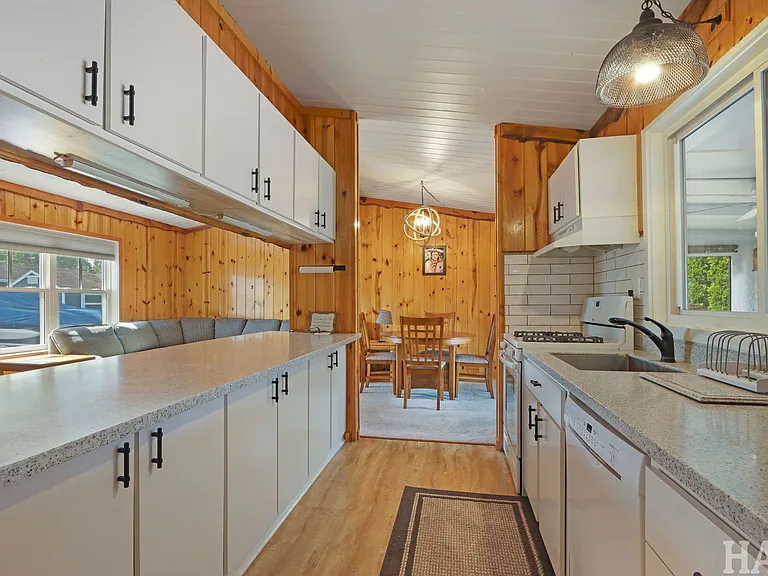 707 Kingston Blvd — Photo 11