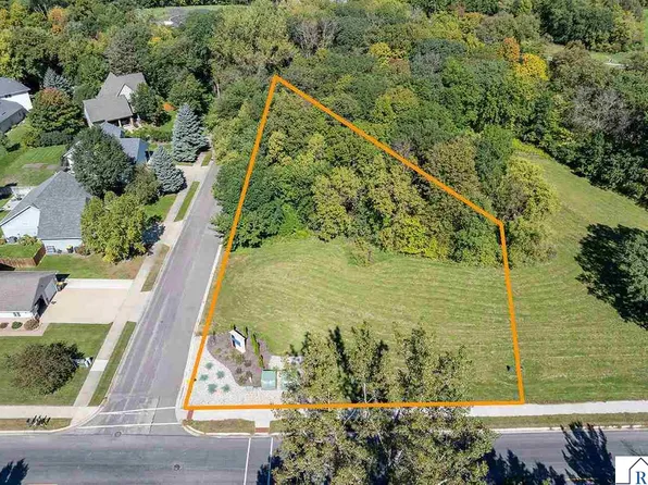 1690 Countryside Dr, North Mankato, MN 56003