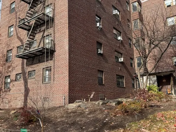 401 Park Place image 2 of 7