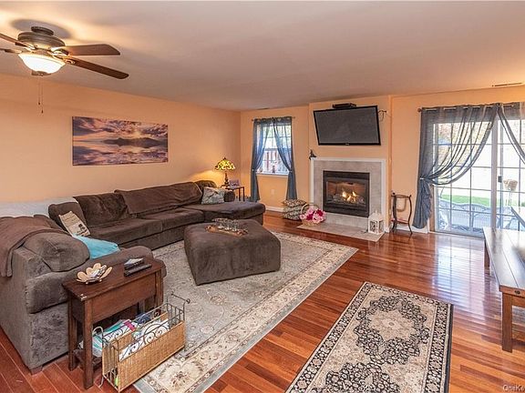 3rd image of 432 Heritage Ln