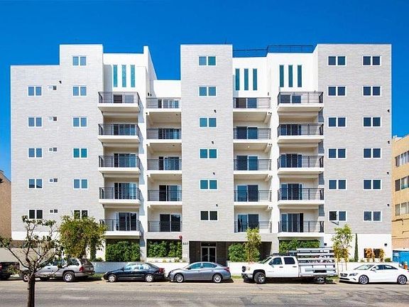 3rd image of 831 S Harvard Blvd Unit 401