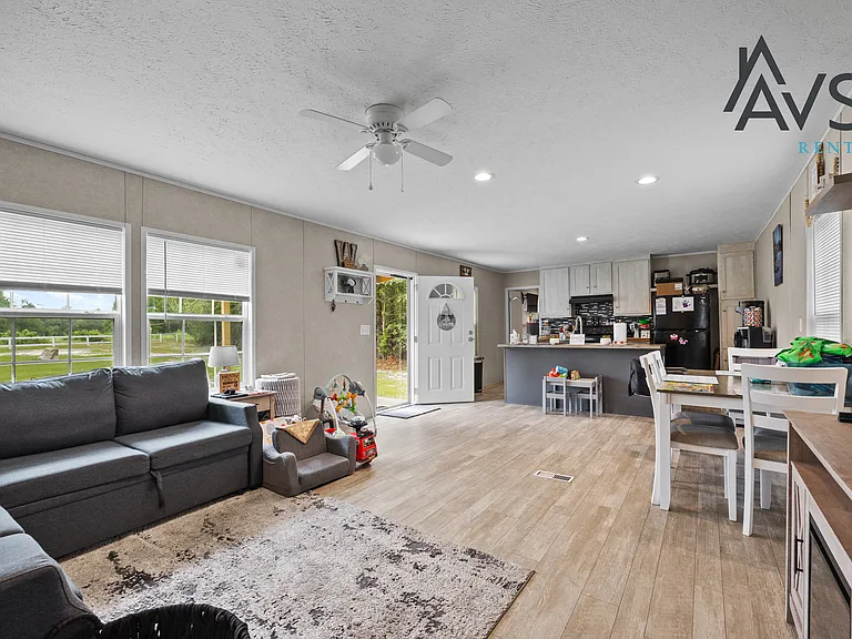 396 Volliedale Dr — Photo 2