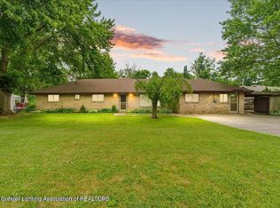 918 Bon Air Rd, Lansing, MI 48917