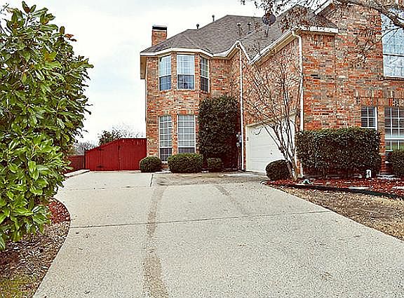3rd image of 1324 Lakewood Dr