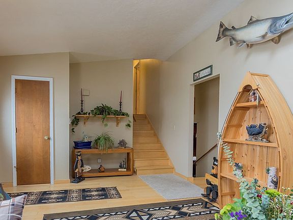 5th image of 1055 Medicine Bow Dr