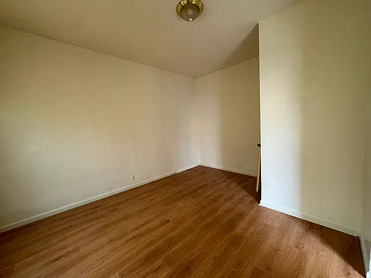 Sold by Momentum Real Estate LLC | media 8