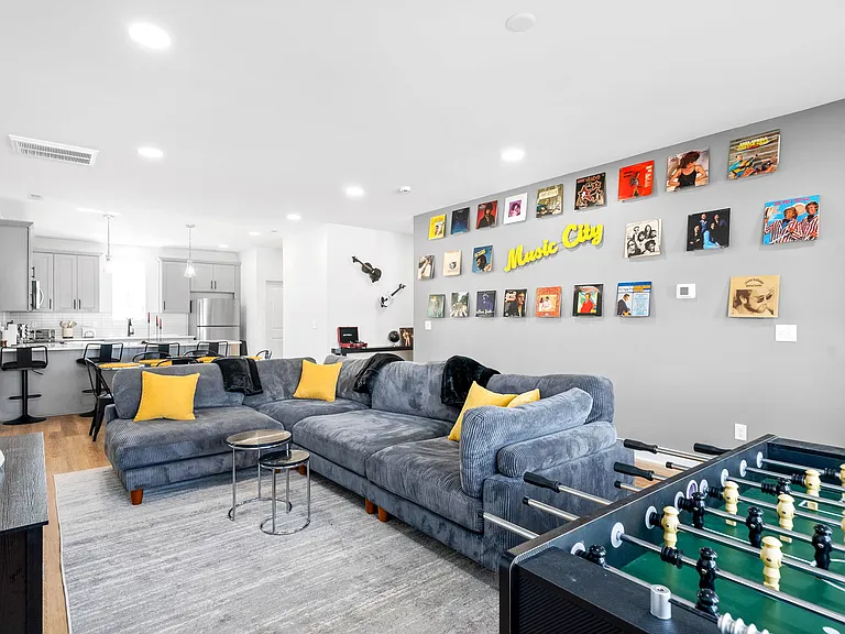 700 N Dupont Ave #322 — Photo 12