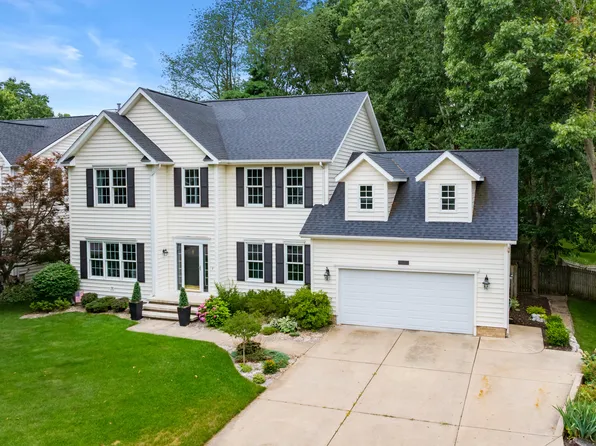 7806 Wildberry Ct, Portage, MI 49024