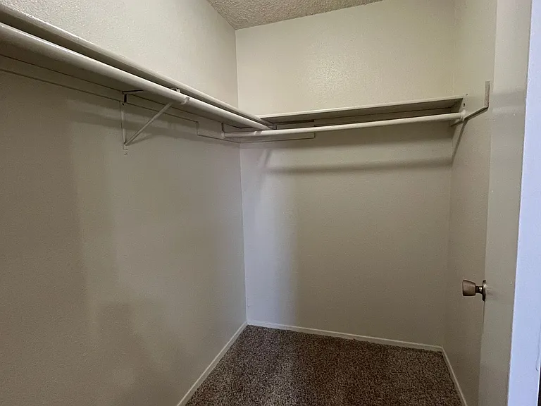 Bentwood Apartments — Photo 38