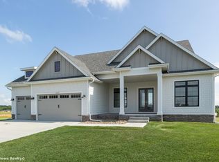2605 Crescent Ridge Dr, Waukee, IA 50263