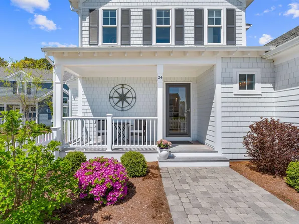 24 Cobblestone Circle, Mashpee, MA 02649