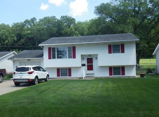 112 3rd Ave, Hampton, IL 61256