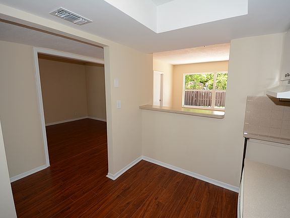 5th image of 1236 Seaview Dr