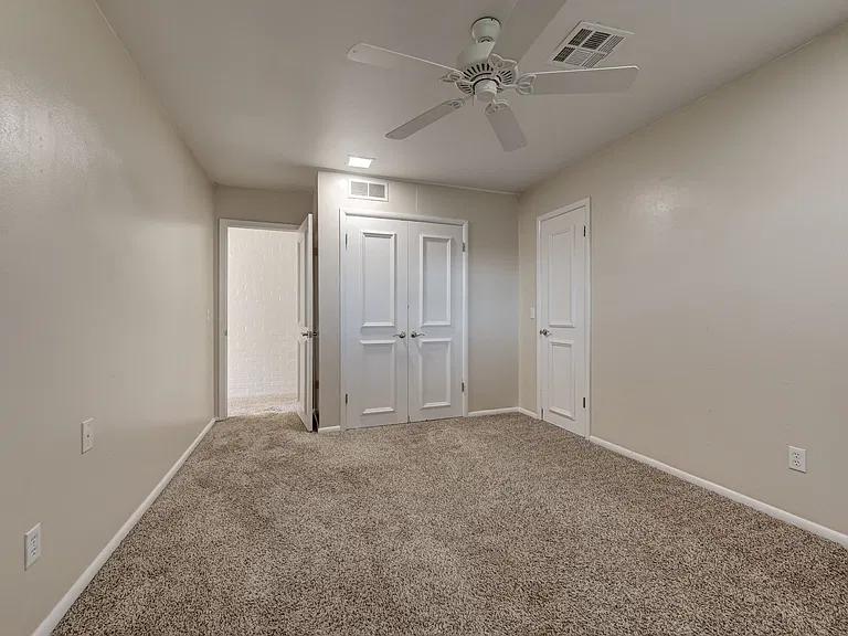 4618 N Harvey Pkwy — Photo 21