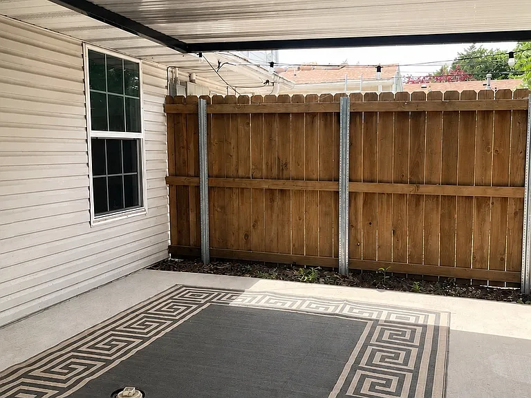 903 W Walnut St #B — Photo 13