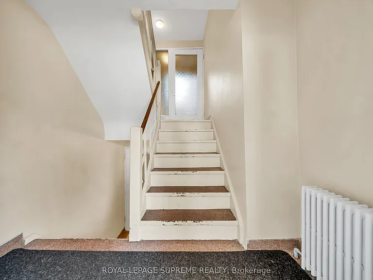 135 Kingsway Cres #4 — Photo 7