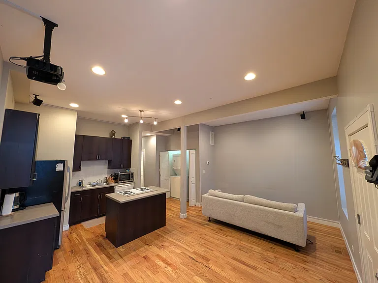 1463 W Huron St #1R — Photo 3