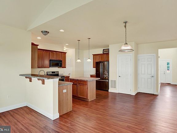 5th image of 14 Sweetbriar Ln #L-0010