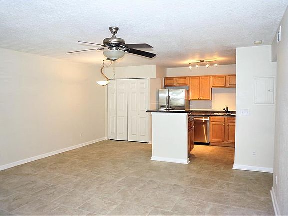3rd image of 315 Lakepointe 102 Dr