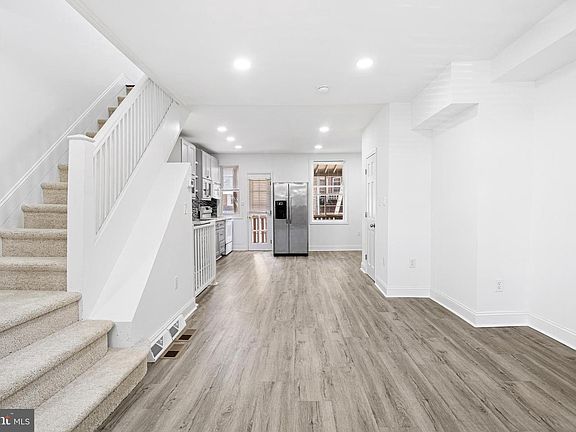 2nd image of 5615 Ridgewood St