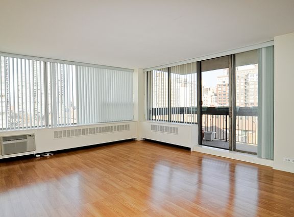 3rd image of 1255 N Sandburg Ter Unit 812