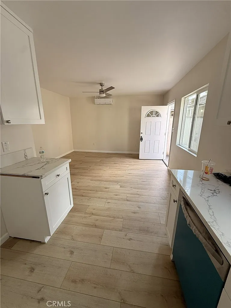3 bed, 951 sqft, $3,800 — Photo 1