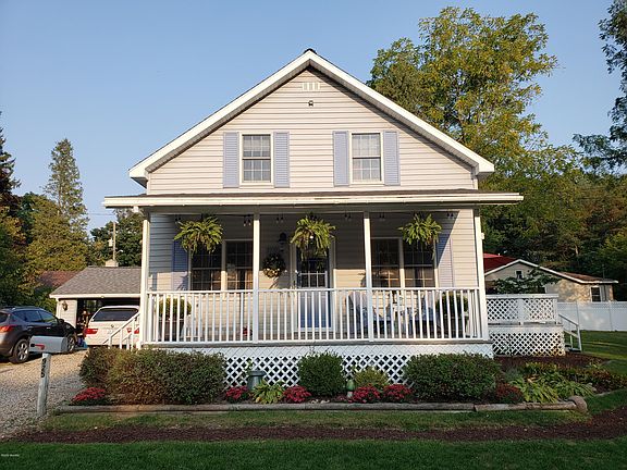 3rd image of 925 Francis St