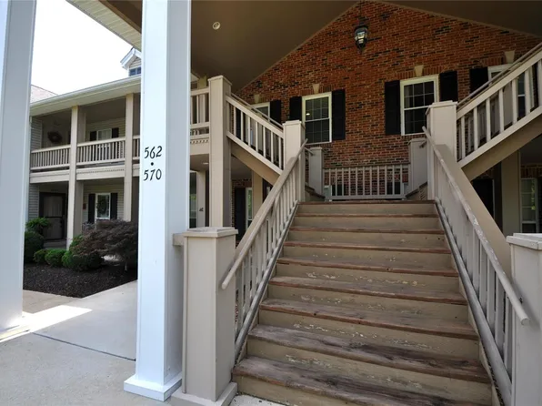 570 Oak Ridge Trails Ct, Ballwin, MO 63021