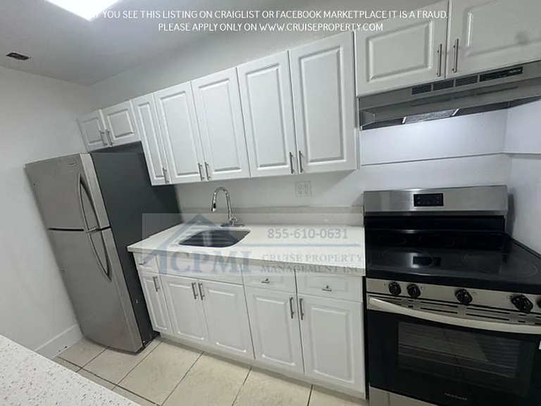 Casa Linda Apartments-3300 S Dixie Hwy — Photo 11