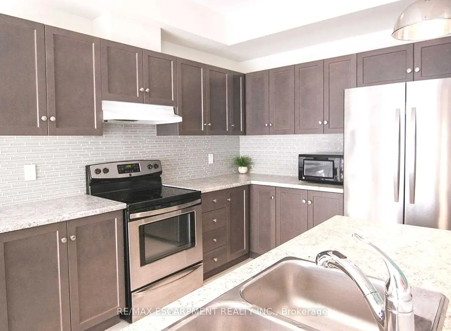 3 bed, $2,700 — Photo 4