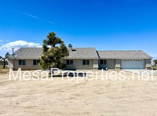 5860 Sunset Rd, Phelan, CA 92371