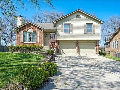 2016 SW Sterling Dr, Lees Summit, MO, 64081