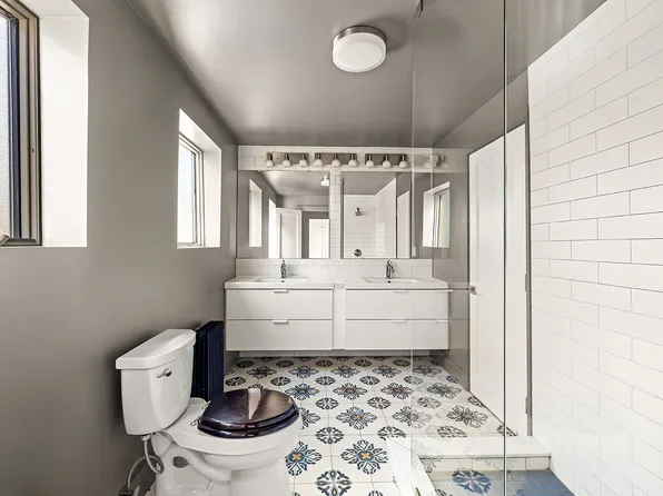 104 King Street image 18 of 28