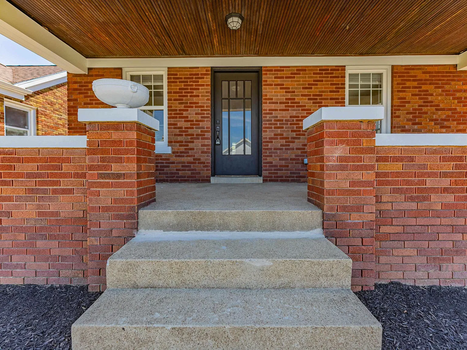 2 bed, 1.0 bath, 2184 sqft, $1,295 — Photo 4
